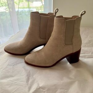 Banana Republic Suede Block Heel Chelsea Boot Taupe Size 6